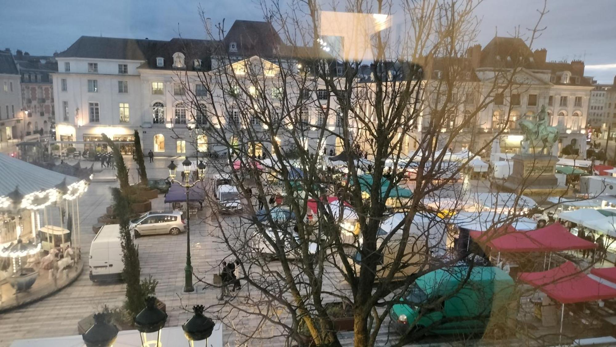 Appartement Avec Belle Vue Sur La Place Du Martroi Orléans Exteriör bild